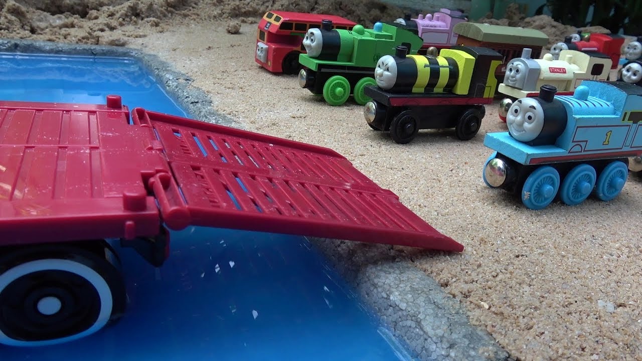 THOMAS THE TRAIN Truck carrying thomas and friends on water with Tayo the Little Bus Garage toy play