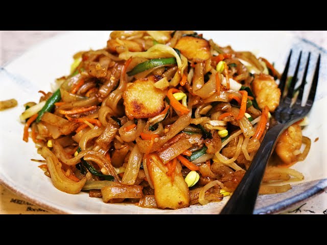 BETTER THAN TAKEOUT - Chicken Chow Mein (Chinese Stir Fry Noodles) 