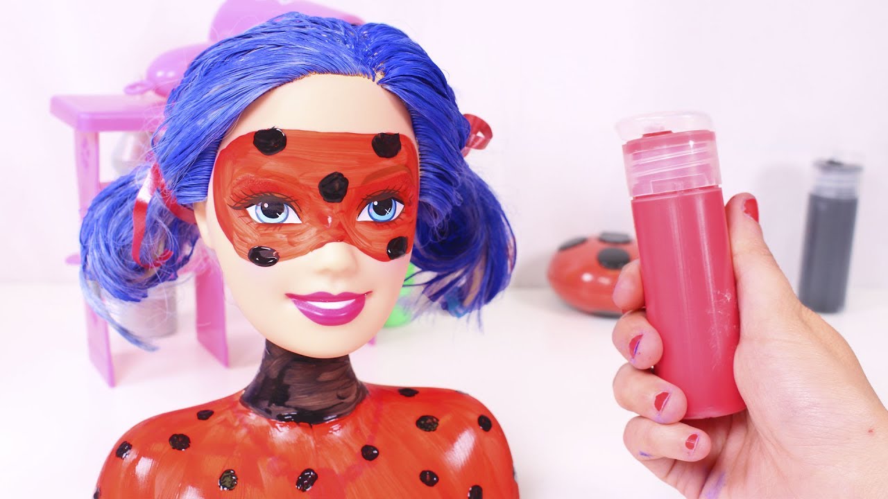 ? BARBIE PEINADOS ? Barbie se disfraza de Miraculous Ladybug | Barbie muñecas en español 