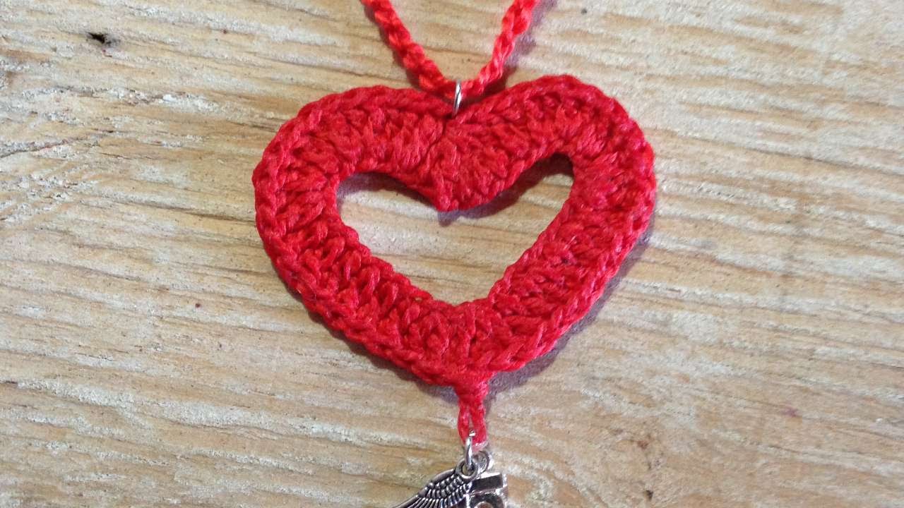 How To Make A Lovely Crocheted Heart Necklace - DIY Crafts Tutorial - Guidecentral 