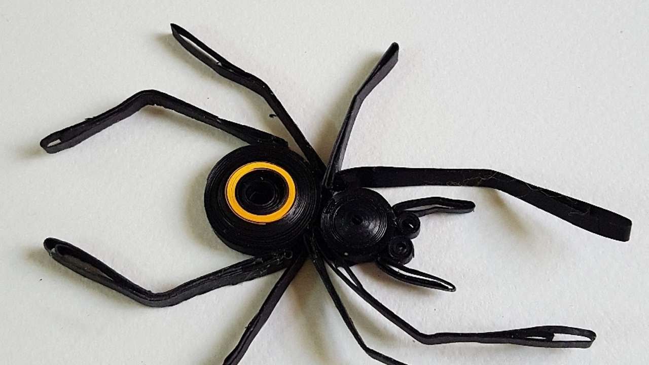 How To Make A Wicked Quilled Spider For Halloween. - DIY Crafts Tutorial - Guidecentral 