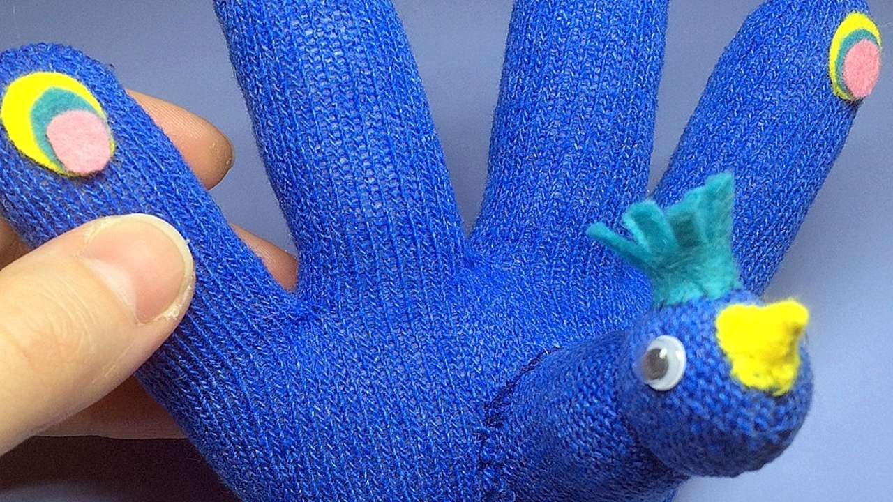 How To Make A Fun Glove Peacock - DIY Crafts Tutorial - Guidecentral 