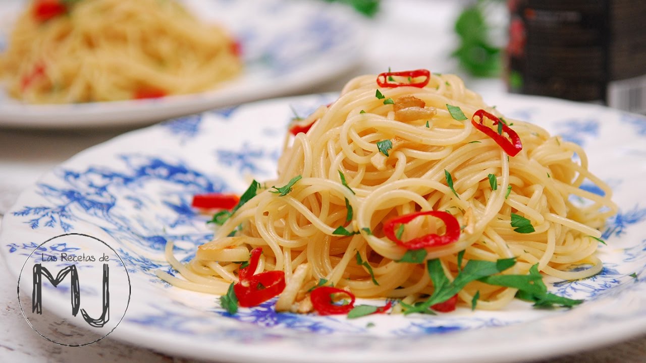 ESPAGUETIS CON AJO, ACEITE Y GUINDILLA | Un clásico italiano 