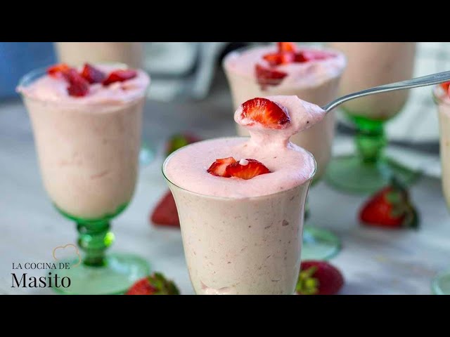 Mousse de fresa y platano ¡Muy facil y rico! 